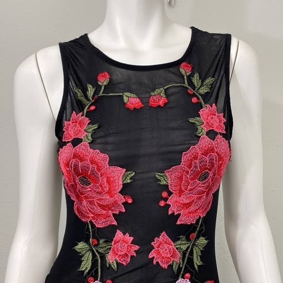 Sheer Black Embroidered rose body suit Sz M - Picture 2 of 6
